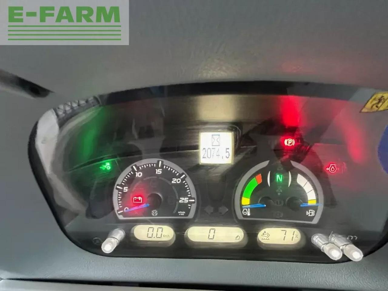 New Holland t7.210 classic - Трактор: фото 3 New Holland t7.210 classic - Трактор: фото 3