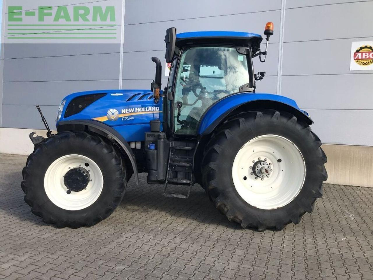 New Holland t7.245 autocommand - Трактор: фото 2 New Holland t7.245 autocommand - Трактор: фото 2