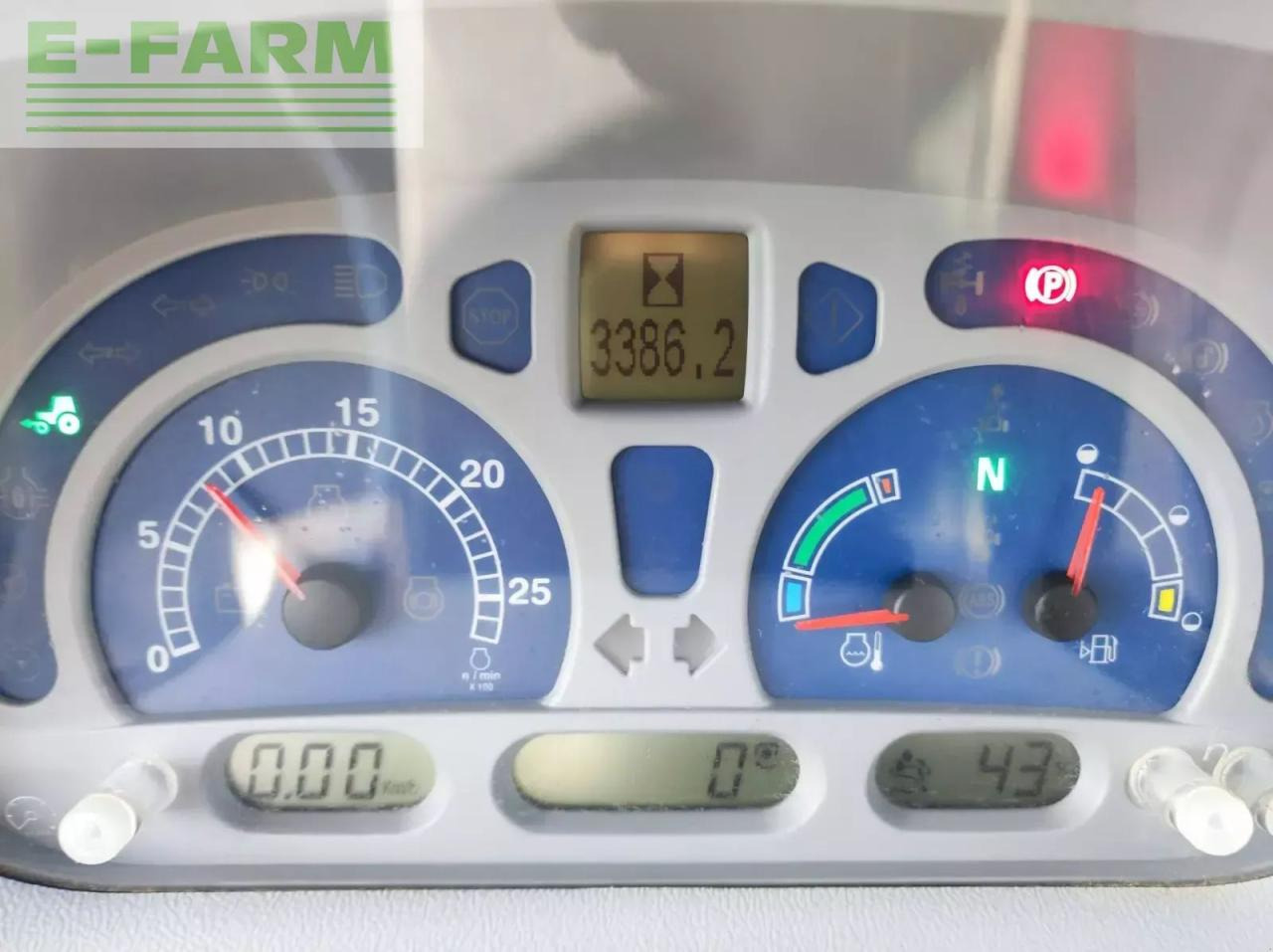 New Holland t7.245pcswii - Трактор: фото 4 New Holland t7.245pcswii - Трактор: фото 4