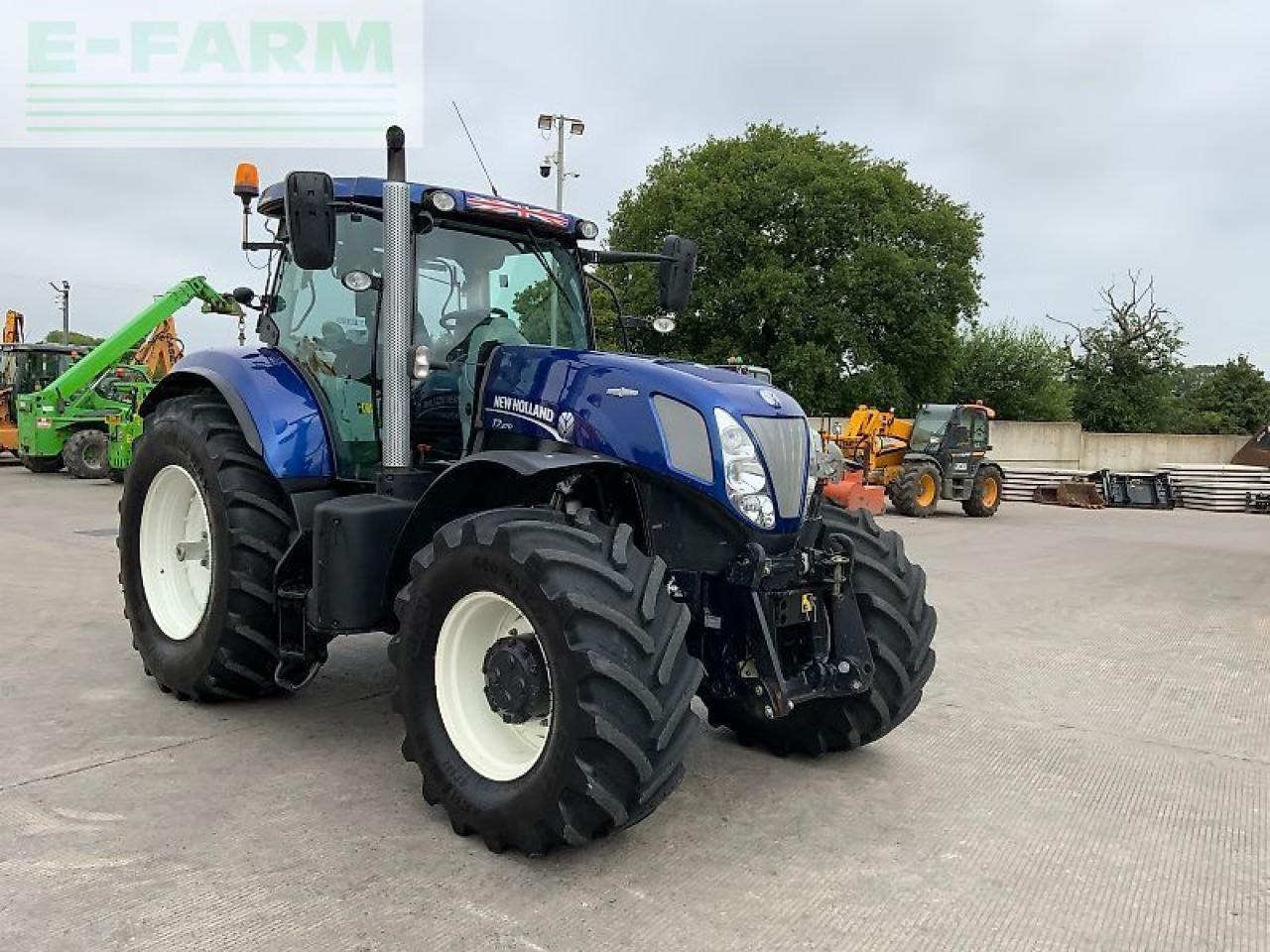 New Holland t7.270 blue power tractor (st23715) - Трактор: фото 2 New Holland t7.270 blue power tractor (st23715) - Трактор: фото 2