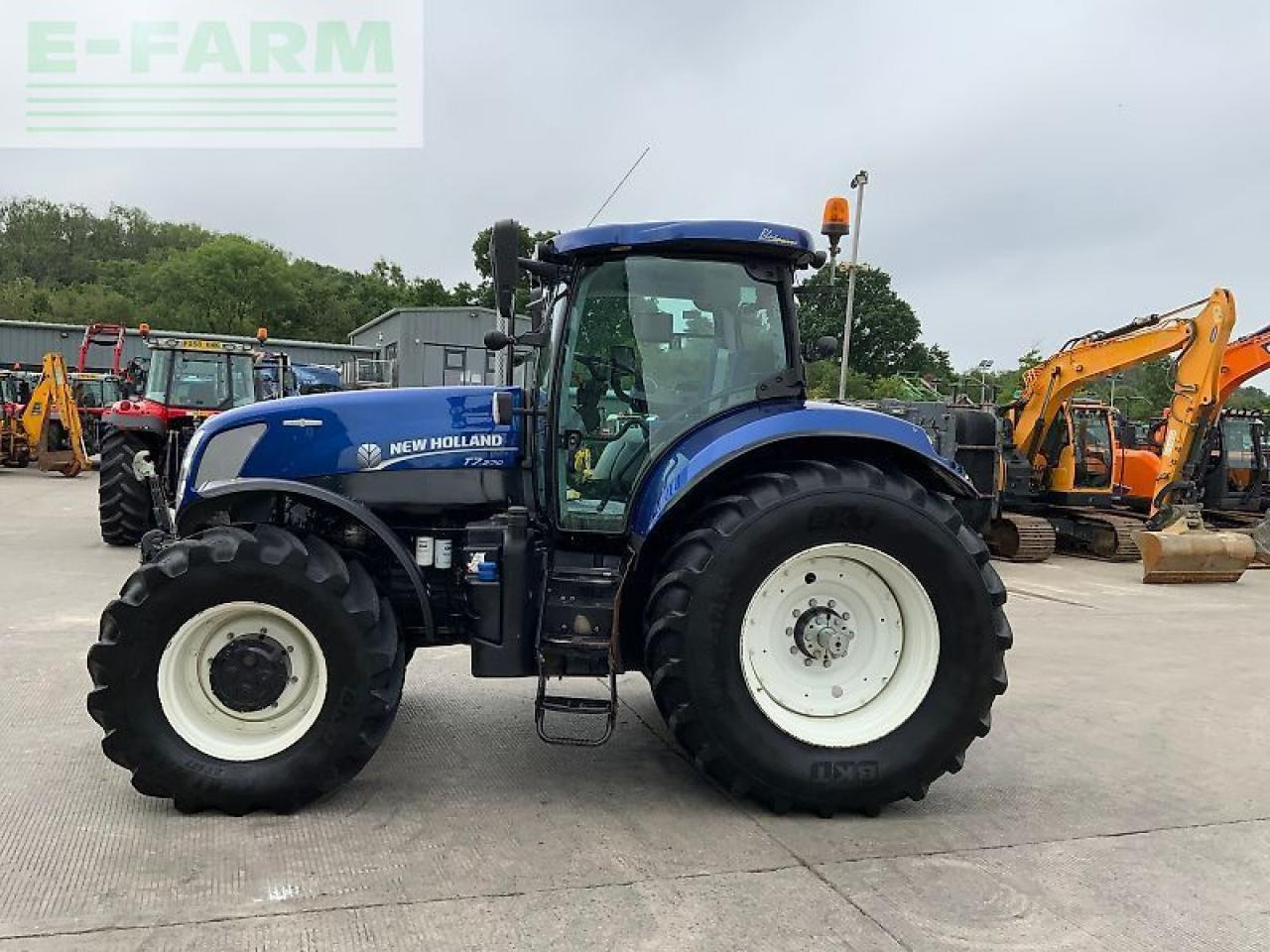 New Holland t7.270 blue power tractor (st23715) - Трактор: фото 4 New Holland t7.270 blue power tractor (st23715) - Трактор: фото 4