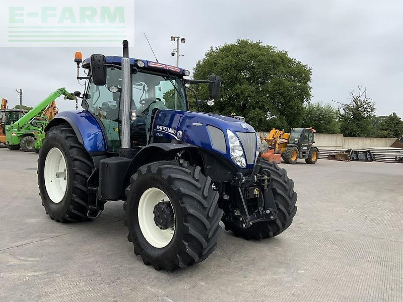 New Holland t7.270 blue power tractor (st23715) - Трактор: фото 2 New Holland t7.270 blue power tractor (st23715) - Трактор: фото 2