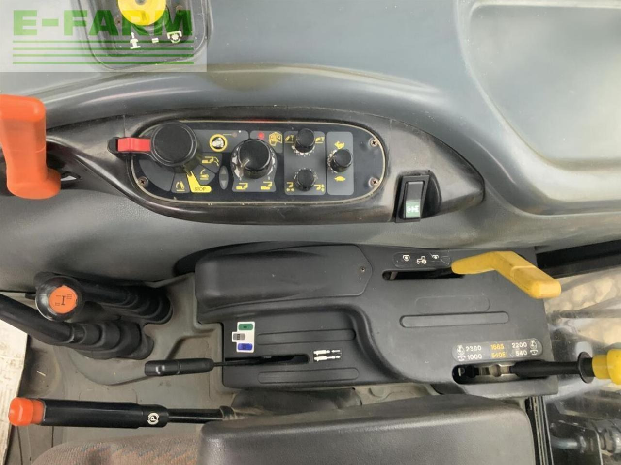 New Holland tl 100 - Трактор: фото 5 New Holland tl 100 - Трактор: фото 5