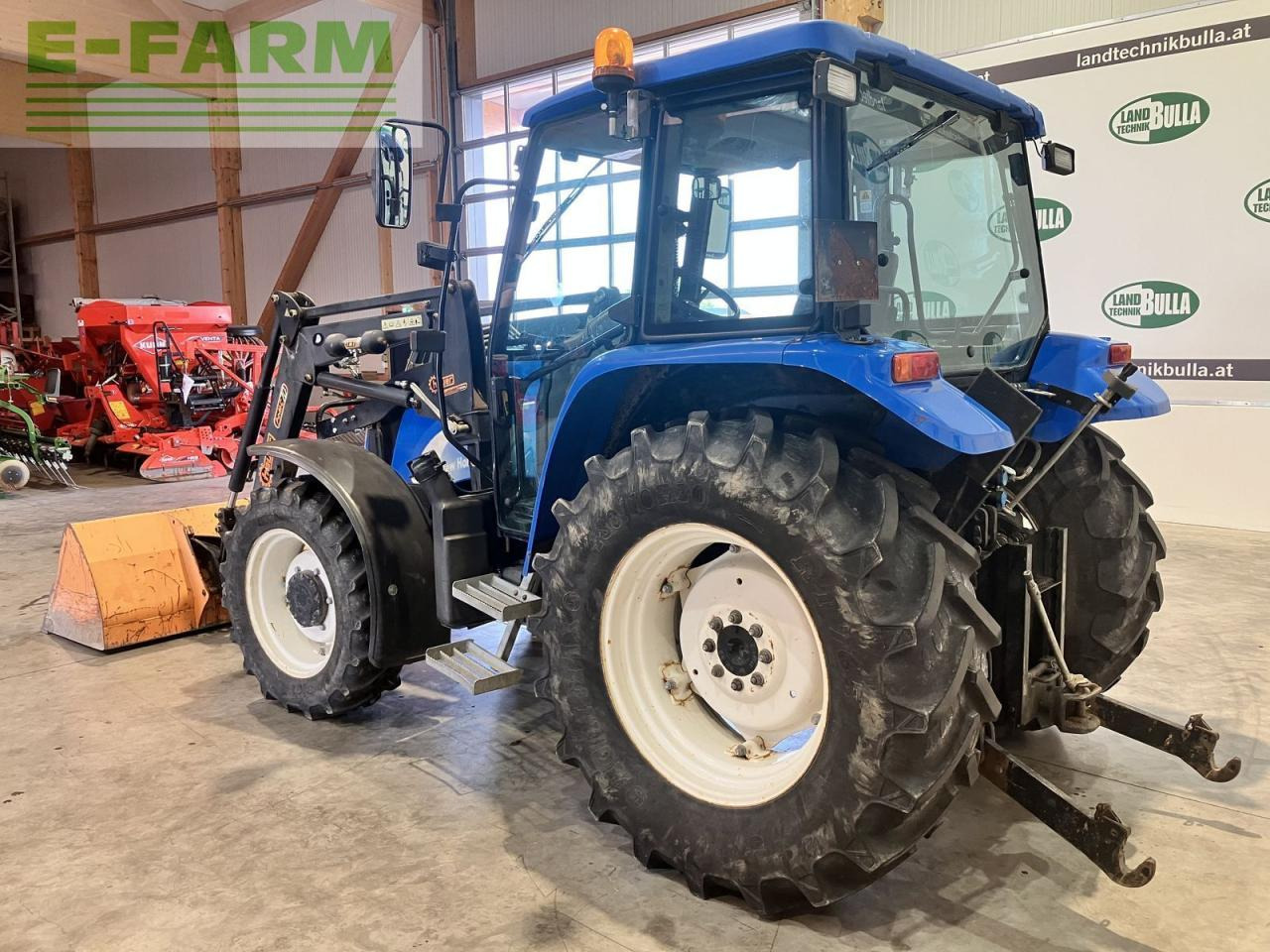 New Holland tl70a (4wd) A - Трактор: фото 4 New Holland tl70a (4wd) A - Трактор: фото 4