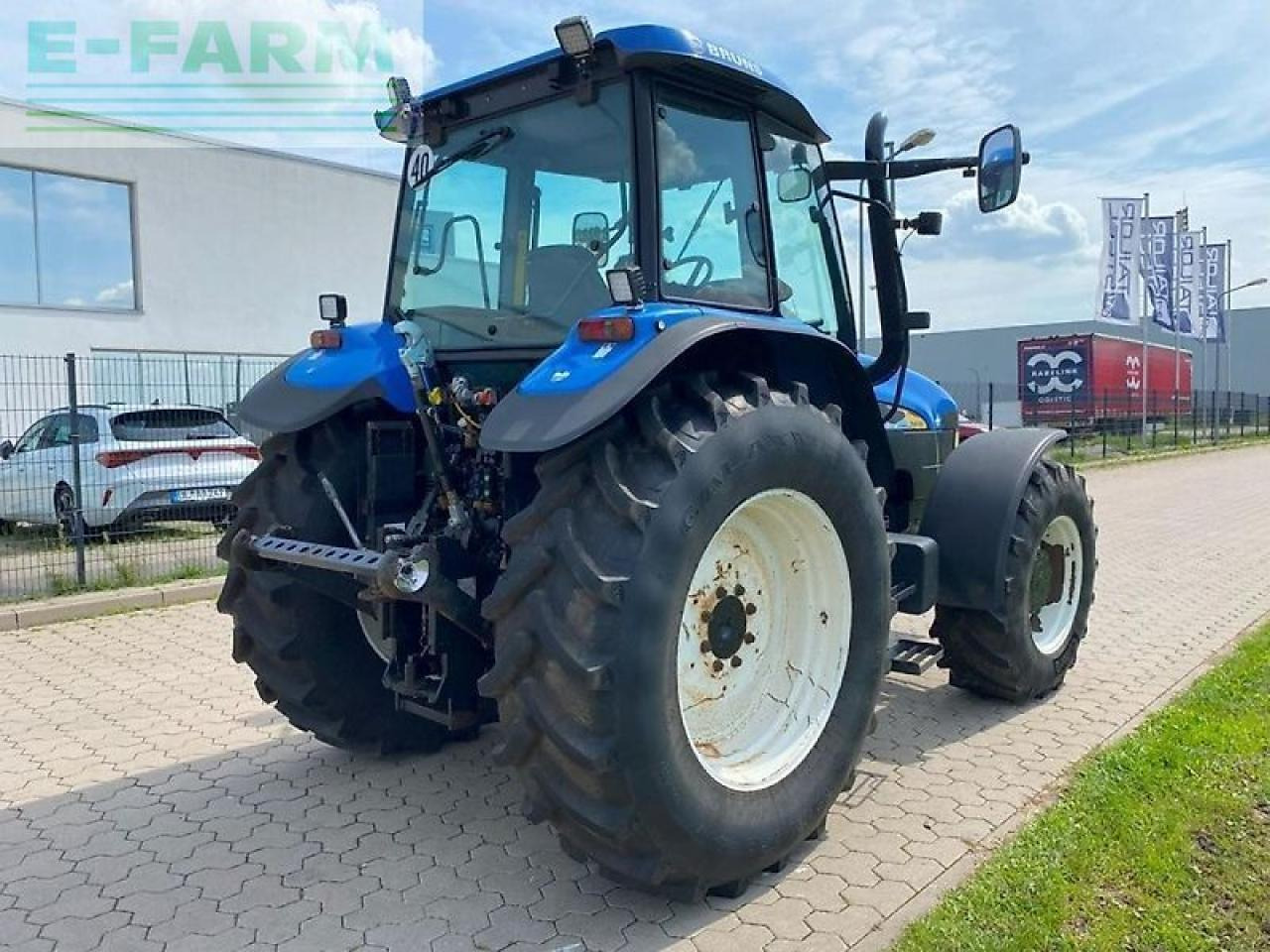 New Holland tm 155 - Трактор: фото 4 New Holland tm 155 - Трактор: фото 4
