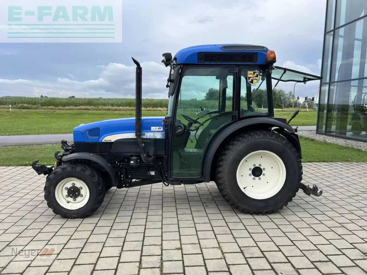 New Holland tn 95 na - Трактор: фото 3 New Holland tn 95 na - Трактор: фото 3