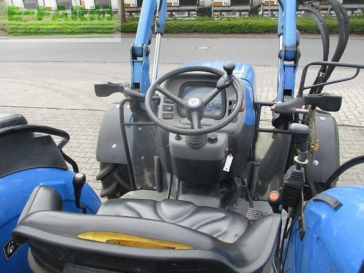 New Holland tn70 a niedrige bauhöhe - Трактор: фото 5 New Holland tn70 a niedrige bauhöhe - Трактор: фото 5