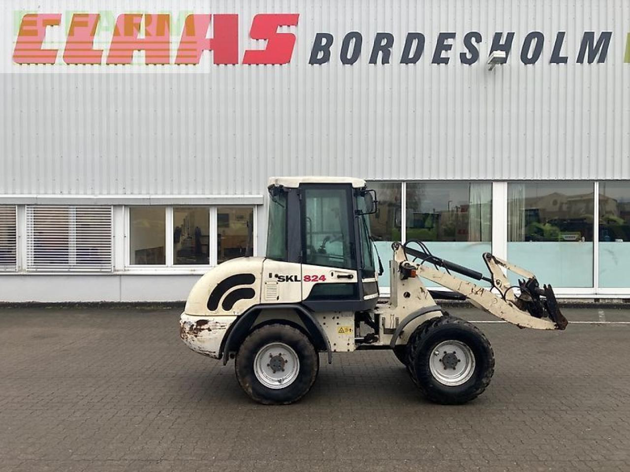 Schaeff skl 824 - Мини-экскаватор: фото 4 Schaeff skl 824 - Мини-экскаватор: фото 4