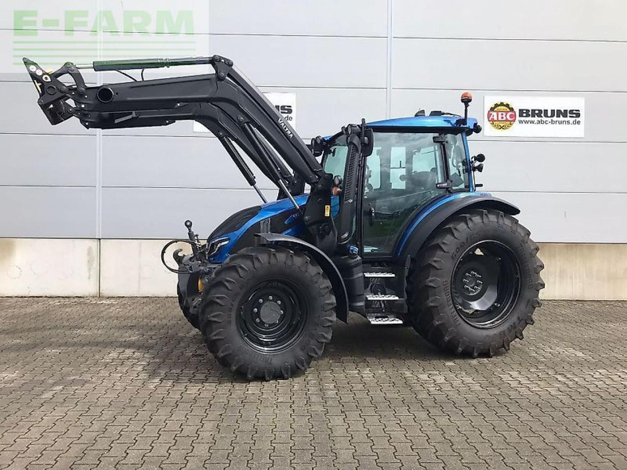Valtra g135 - Трактор: фото 2 Valtra g135 - Трактор: фото 2