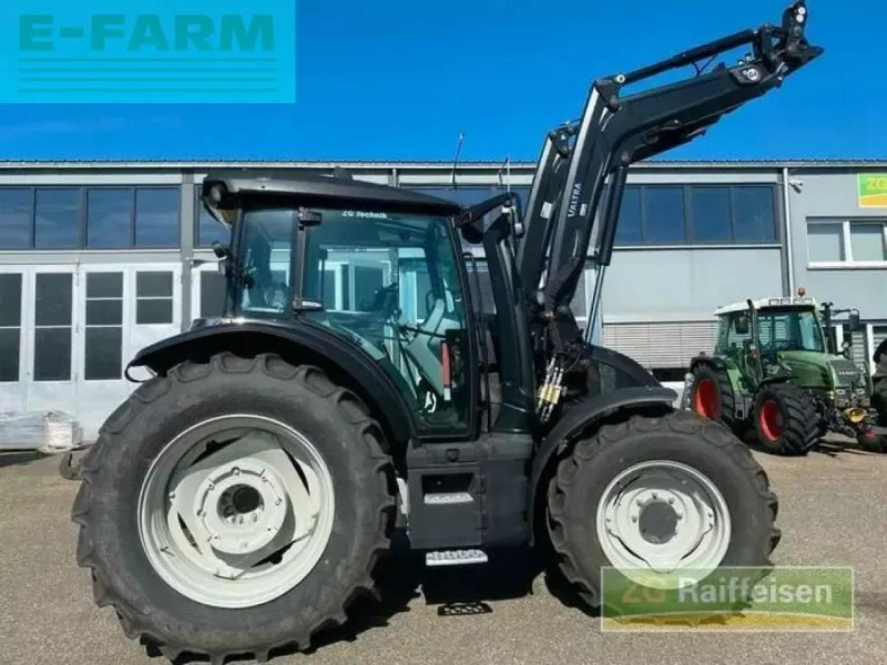 Valtra g135v 1b9 - Трактор: фото 1 Valtra g135v 1b9 - Трактор: фото 1