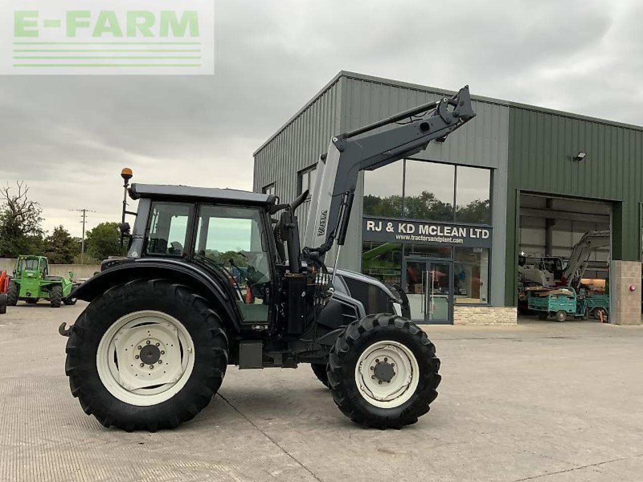 Valtra n113 hi tech tractor (st23833) - Трактор: фото 1 Valtra n113 hi tech tractor (st23833) - Трактор: фото 1