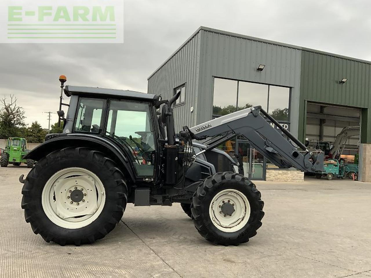 Valtra n113 hi tech tractor (st23833) - Трактор: фото 2 Valtra n113 hi tech tractor (st23833) - Трактор: фото 2