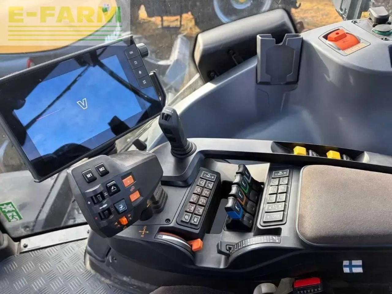 Valtra q305 - Трактор: фото 3 Valtra q305 - Трактор: фото 3