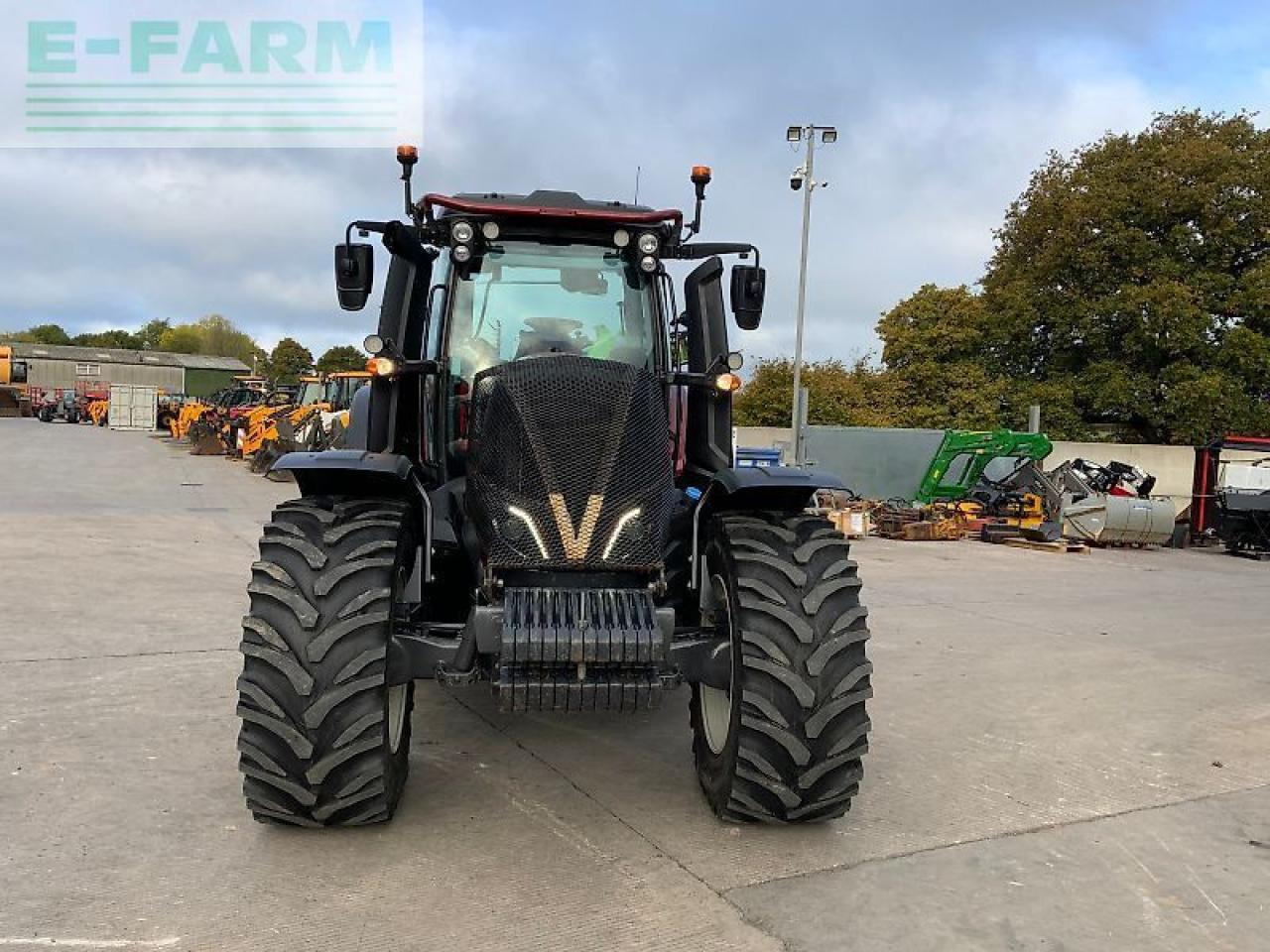 Valtra t235 active twin track reverse drive Active - Трактор: фото 3 Valtra t235 active twin track reverse drive Active - Трактор: фото 3
