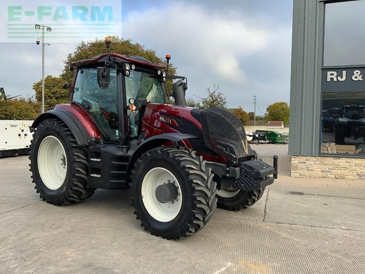 Valtra t235 active twin track reverse drive Active - Трактор: фото 2 Valtra t235 active twin track reverse drive Active - Трактор: фото 2