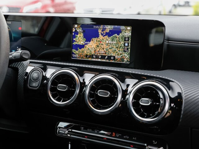 MERCEDES-BENZ A 180 Style,Autom.,8 fach Bereift - Седан: фото 3 MERCEDES-BENZ A 180 Style,Autom.,8 fach Bereift - Седан: фото 3