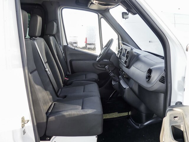 MERCEDES-BENZ Sprinter 214 CDI Kasten,3924,MBUX,Kamera... - Легковой фургон: фото 2 MERCEDES-BENZ Sprinter 214 CDI Kasten,3924,MBUX,Kamera... - Легковой фургон: фото 2