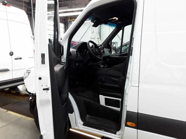 MERCEDES-BENZ Sprinter 317 CDI,3665mm,Automatik,Kamera - Цельнометаллический фургон: фото 2 MERCEDES-BENZ Sprinter 317 CDI,3665mm,Automatik,Kamera - Цельнометаллический фургон: фото 2