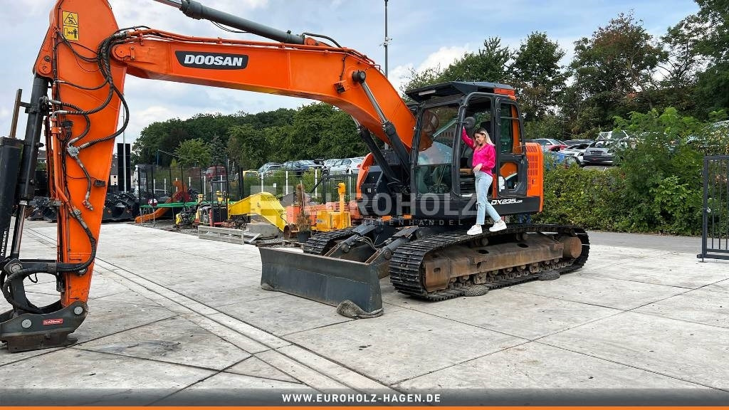 Doosan Kettenbagger DX 235 LCR-5, hyd. SW OilQuick 70-55 - Гусеничный экскаватор: фото 2 Doosan Kettenbagger DX 235 LCR-5, hyd. SW OilQuick 70-55 - Гусеничный экскаватор: фото 2