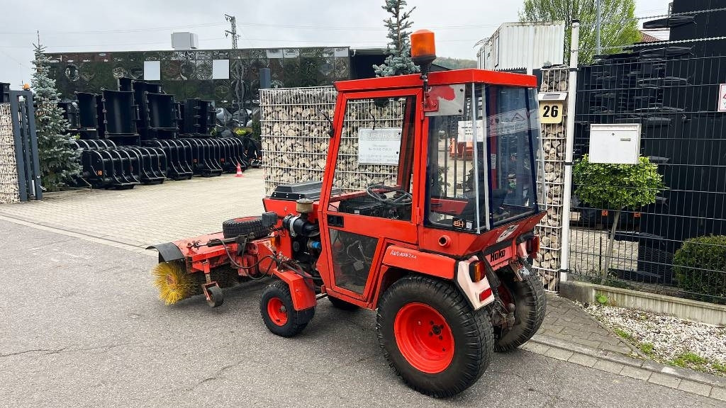 Hako 2300 D Kleintraktor, hyrd. Kehrmaschine, Zapfwelle - Коммунальный трактор: фото 2 Hako 2300 D Kleintraktor, hyrd. Kehrmaschine, Zapfwelle - Коммунальный трактор: фото 2