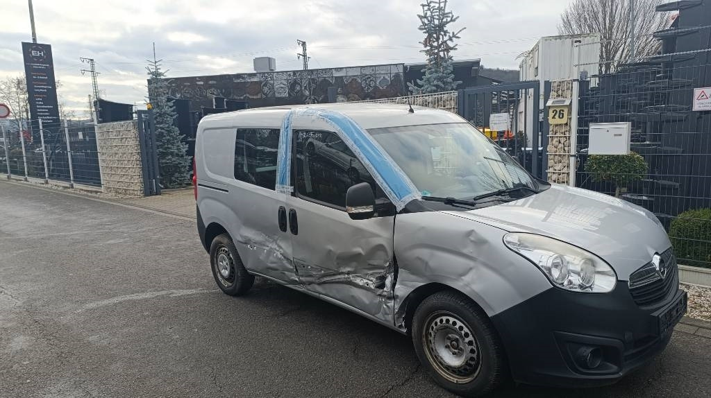 Opel Combo Kastenwagen Transp. Seitenschaden fahrbereit - Фургон с закрытым кузовом: фото 1 Opel Combo Kastenwagen Transp. Seitenschaden fahrbereit - Фургон с закрытым кузовом: фото 1