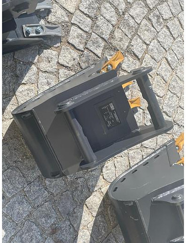 Big Tieflöffel 30 cm mit Lehnhoff MS01 Symlock Aufnahme - Ковш: фото 3 Big Tieflöffel 30 cm mit Lehnhoff MS01 Symlock Aufnahme - Ковш: фото 3