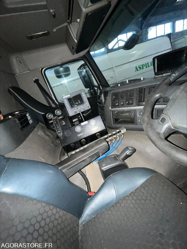 4 BALAYEUSES 6 ROUES - VOLVO - FMFH - 2011 A 2013 - Подметально-уборочная машина: фото 5 4 BALAYEUSES 6 ROUES - VOLVO - FMFH - 2011 A 2013 - Подметально-уборочная машина: фото 5