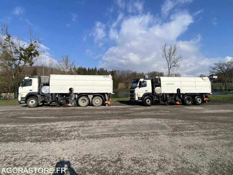 4 BALAYEUSES 6 ROUES - VOLVO - FMFH - 2011 A 2013 - Подметально-уборочная машина: фото 1 4 BALAYEUSES 6 ROUES - VOLVO - FMFH - 2011 A 2013 - Подметально-уборочная машина: фото 1
