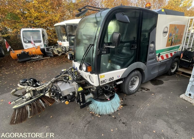 BALAYEUSE MATHIEU AZURA DE 2013 - Подметально-уборочная машина: фото 1 BALAYEUSE MATHIEU AZURA DE 2013 - Подметально-уборочная машина: фото 1