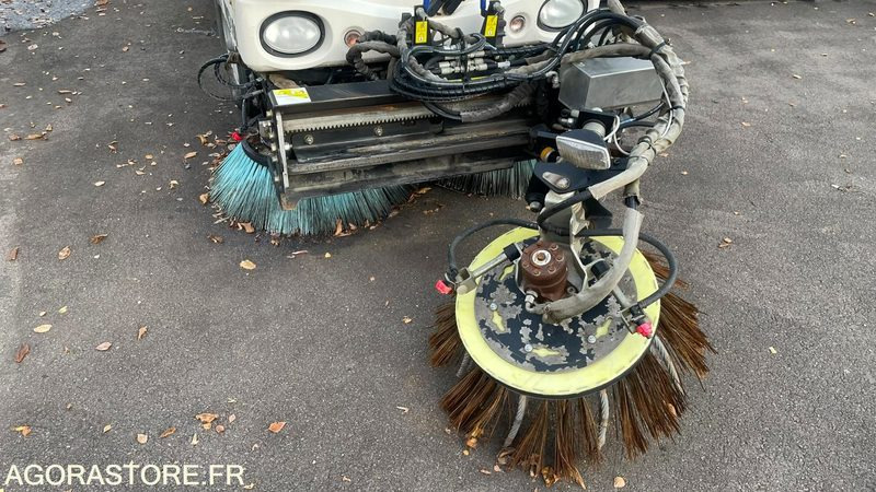 BALAYEUSE MATHIEU AZURA DE 2013 - Подметально-уборочная машина: фото 3 BALAYEUSE MATHIEU AZURA DE 2013 - Подметально-уборочная машина: фото 3