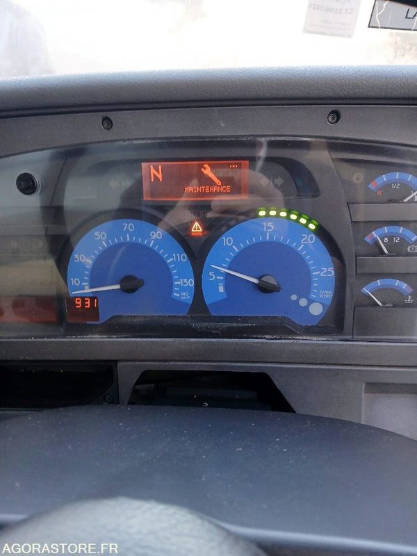 BALAYEUSE RENAULT MIDLUM 220 DCI - Подметально-уборочная машина: фото 4 BALAYEUSE RENAULT MIDLUM 220 DCI - Подметально-уборочная машина: фото 4