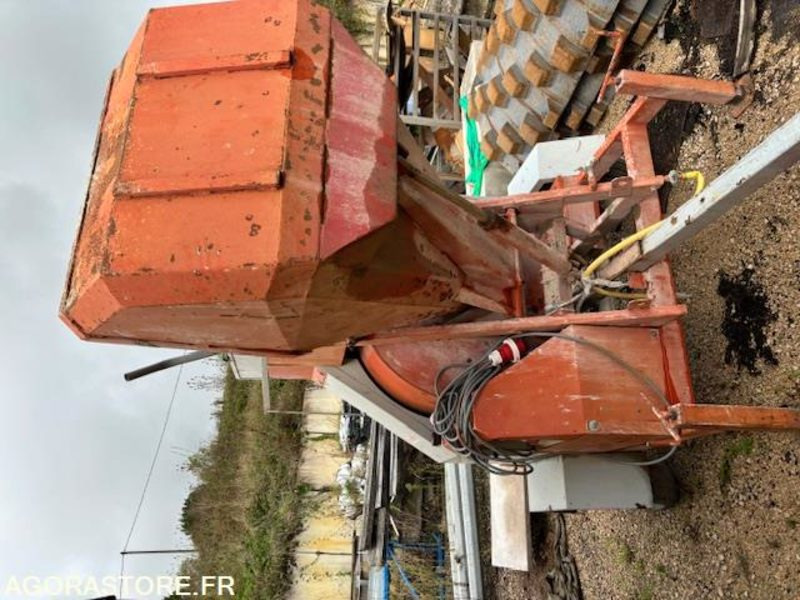 BETONNIERE ATELIER DE SAINT DEVIS AVEC CHARGEUR - H400H - 1995 - Бетономешалка: фото 4 BETONNIERE ATELIER DE SAINT DEVIS AVEC CHARGEUR - H400H - 1995 - Бетономешалка: фото 4