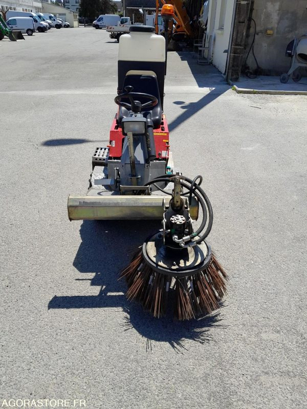 Balayeuse désherbeur désherbeuse automotrice pour désherbage trottoirs Cochet - Садовое оборудование: фото 2 Balayeuse désherbeur désherbeuse automotrice pour désherbage trottoirs Cochet - Садовое оборудование: фото 2