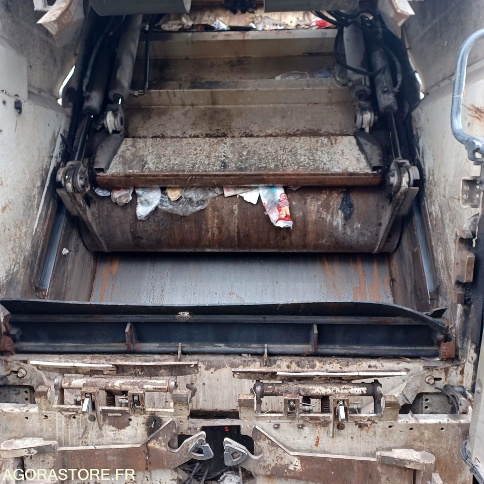 CAMION - BOM - VOLVO - FE - 300 - 180953KM - Мусоровоз: фото 3 CAMION - BOM - VOLVO - FE - 300 - 180953KM - Мусоровоз: фото 3