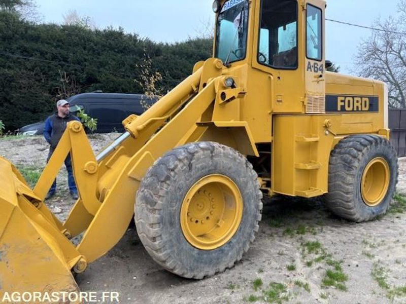 CHARGEUSE FORD A-64 1975 5650 HEURES - Погрузчик: фото 1 CHARGEUSE FORD A-64 1975 5650 HEURES - Погрузчик: фото 1