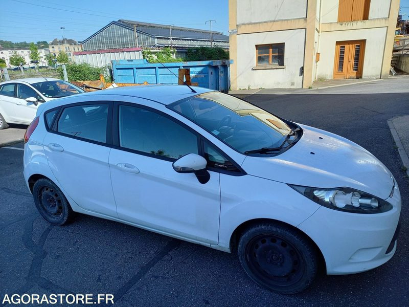 FORD FIESTA TDCI 70 FAP TREND 5 portes - Легковой автомобиль: фото 1 FORD FIESTA TDCI 70 FAP TREND 5 portes - Легковой автомобиль: фото 1