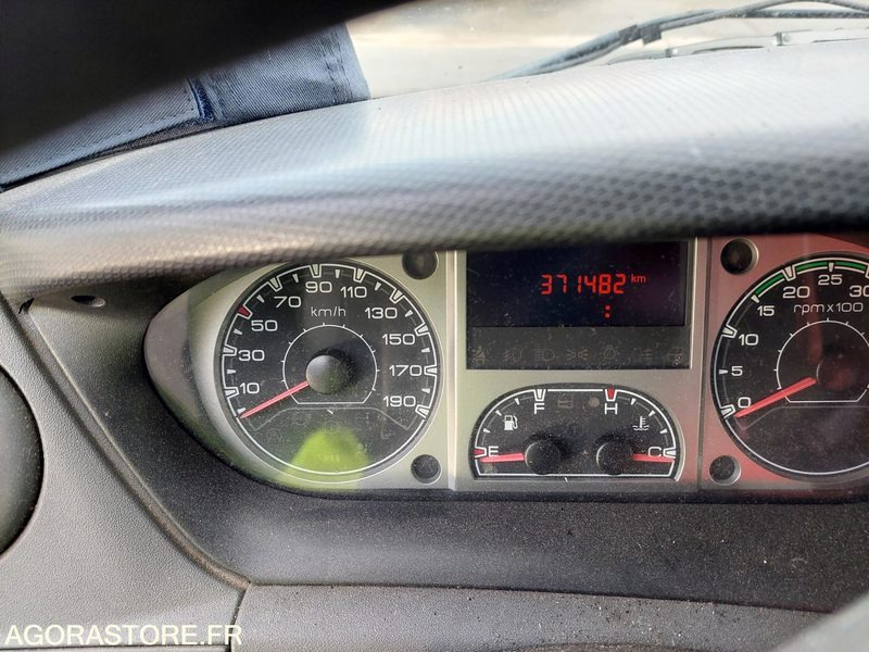 FOURGON IVECO AVEC GROUPE HP 371482 KMS / BC273MB (VENTE EXPORT UNIQUEMENT) - Цельнометаллический фургон: фото 4 FOURGON IVECO AVEC GROUPE HP 371482 KMS / BC273MB (VENTE EXPORT UNIQUEMENT) - Цельнометаллический фургон: фото 4