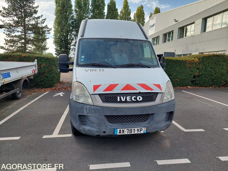 FOURGON IVECO AVEC GROUPE HP / AX781YP (VENTE EXPORT UNIQUEMENT) - Цельнометаллический фургон: фото 2 FOURGON IVECO AVEC GROUPE HP / AX781YP (VENTE EXPORT UNIQUEMENT) - Цельнометаллический фургон: фото 2