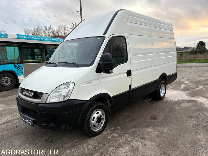 FOURGON IVECO DAILY 180 CV - 2011 - 195 600 KMS - Цельнометаллический фургон: фото 2 FOURGON IVECO DAILY 180 CV - 2011 - 195 600 KMS - Цельнометаллический фургон: фото 2