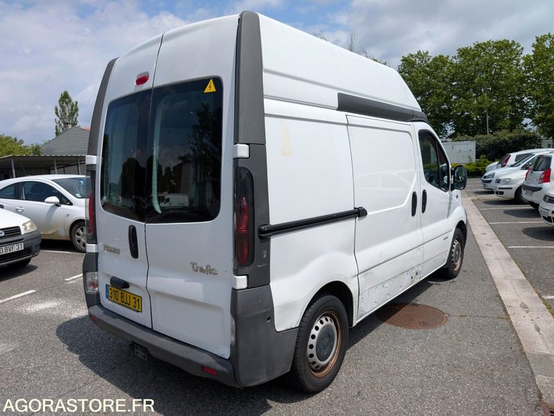 FOURGON TOLE MOINS 3T5 RENAULT TRAFIC - Цельнометаллический фургон: фото 1 FOURGON TOLE MOINS 3T5 RENAULT TRAFIC - Цельнометаллический фургон: фото 1