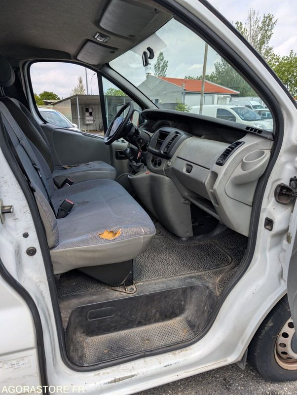FOURGON TOLE MOINS 3T5 RENAULT TRAFIC - Цельнометаллический фургон: фото 5 FOURGON TOLE MOINS 3T5 RENAULT TRAFIC - Цельнометаллический фургон: фото 5
