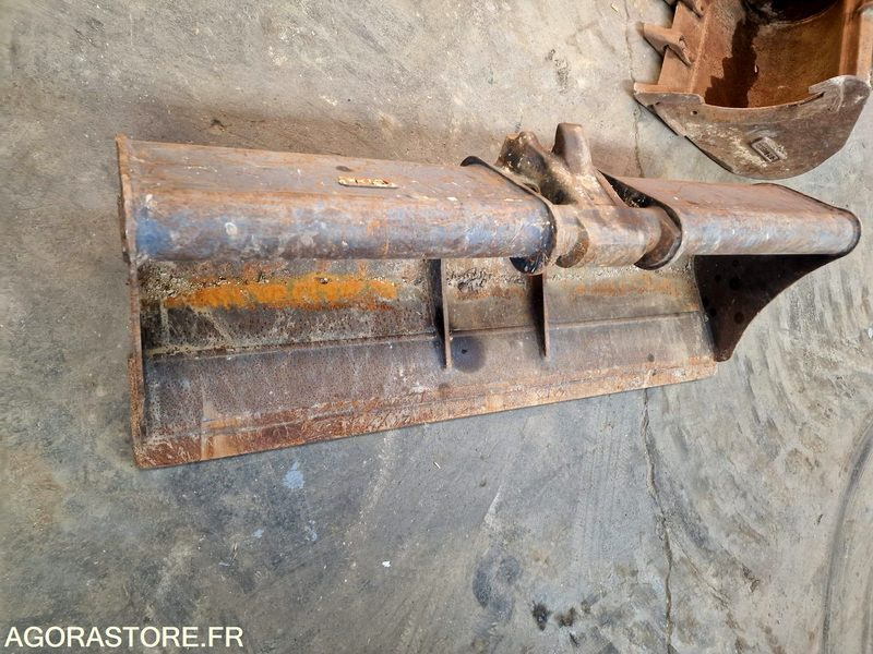 GODET (140) ADAPTE ATTACHE MORIN M5 - Ковш для экскаватора: фото 2 GODET (140) ADAPTE ATTACHE MORIN M5 - Ковш для экскаватора: фото 2