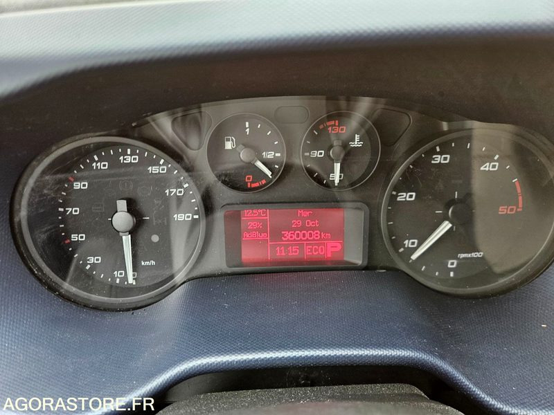 Грузовик IVECO DAILY 72C21 PORTE VIANDE FRIGORIFIQUE - 2017 - 360 000KM: фото 6 Грузовик IVECO DAILY 72C21 PORTE VIANDE FRIGORIFIQUE - 2017 - 360 000KM: фото 6