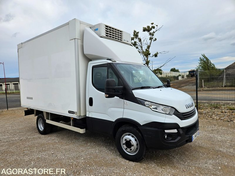 Грузовик IVECO DAILY 72C21 PORTE VIANDE FRIGORIFIQUE - 2017 - 360 000KM: фото 12 Грузовик IVECO DAILY 72C21 PORTE VIANDE FRIGORIFIQUE - 2017 - 360 000KM: фото 12