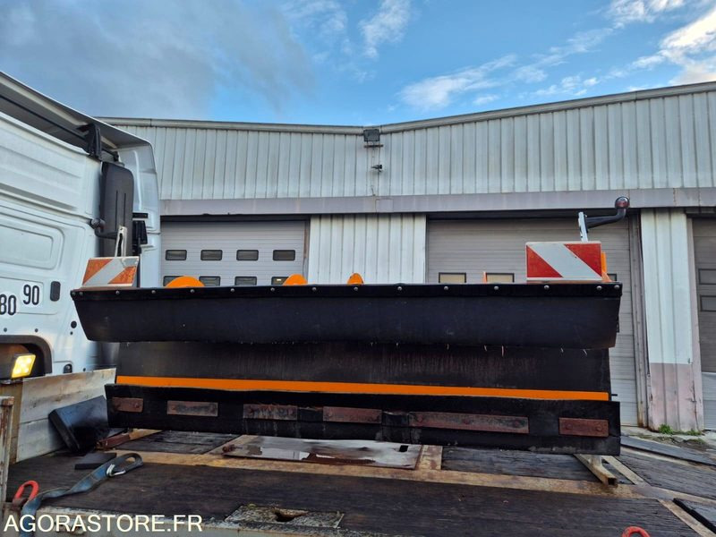 MERCEDES UNIMOG + LAME + SALEUSE 276590 KM 1973 - Грузовик: фото 5 MERCEDES UNIMOG + LAME + SALEUSE 276590 KM 1973 - Грузовик: фото 5