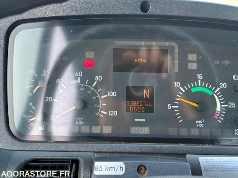 Грузовик MERCEDES UNIMOG U300C VERSION COMMUNALE 2003 38210 KM + EPAREUSE CMV 450GP: фото 9