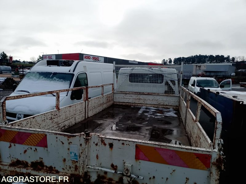 MITSUBISHI CANTER ( MOTEUR HS ) - Грузовик: фото 4 MITSUBISHI CANTER ( MOTEUR HS ) - Грузовик: фото 4