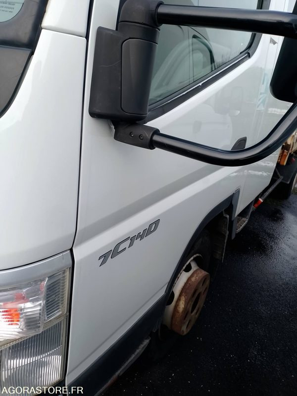 MITSUBISHI CANTER ( MOTEUR HS ) - Грузовик: фото 1 MITSUBISHI CANTER ( MOTEUR HS ) - Грузовик: фото 1