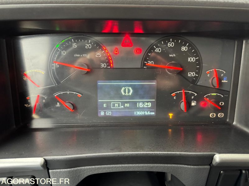 VOLVO FM 330 plateau grue -2010 -137000 km - Грузовик: фото 4 VOLVO FM 330 plateau grue -2010 -137000 km - Грузовик: фото 4