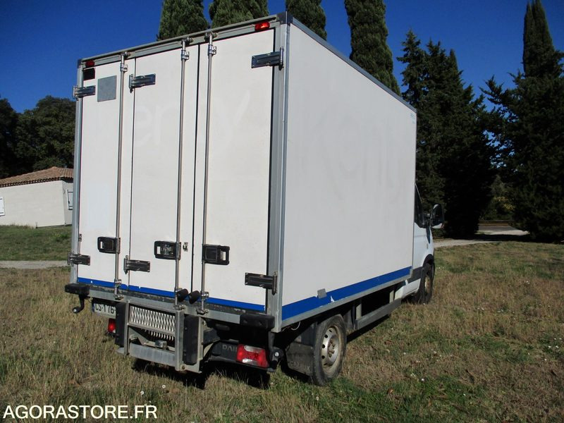 IVECO 35S13 de 2013 chassis cabine frigorifique idéal pour modifié en benne - Фургон-рефрижератор: фото 4 IVECO 35S13 de 2013 chassis cabine frigorifique idéal pour modifié en benne - Фургон-рефрижератор: фото 4